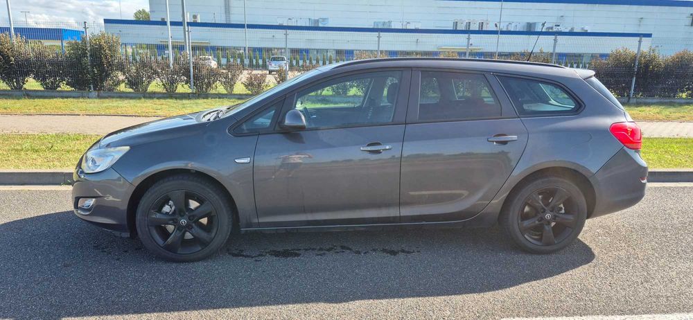 Opel astra j kombi 1.7 cdti