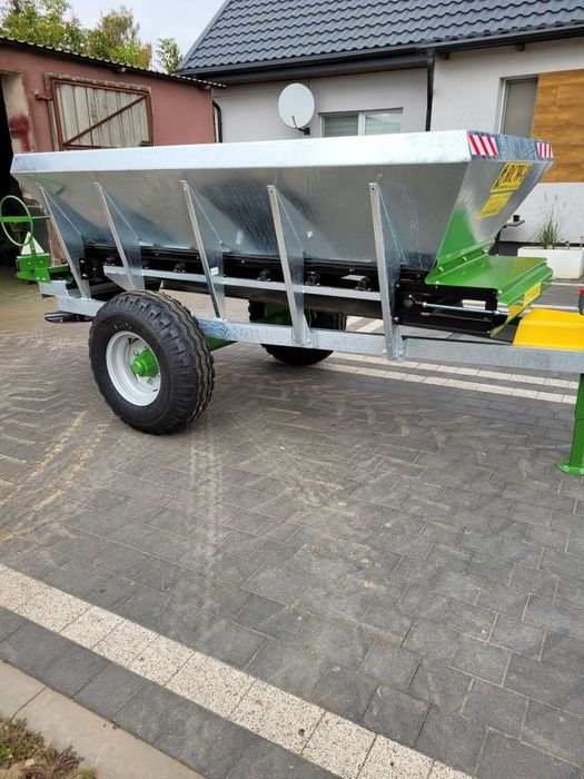 Rozsiewacz wapna rcw 3 piast ÷ transport
