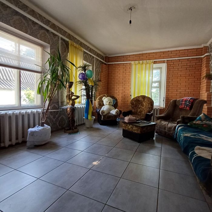 Продаж будинку з жилою літнею кухнею,район сахзаводу