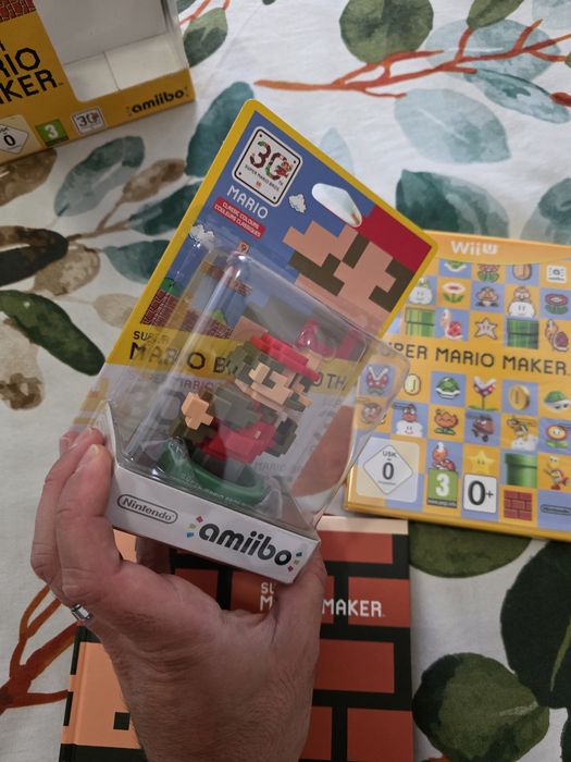 Super mario maker wii u + amiibo