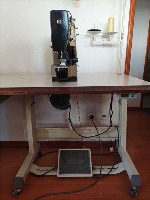 Máquina de costura travet