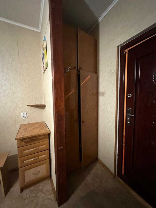 Продаж кімнати в комунальній квартирі в районі Червоного мосту