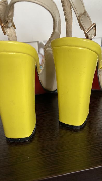 Літні зручні босоніжки