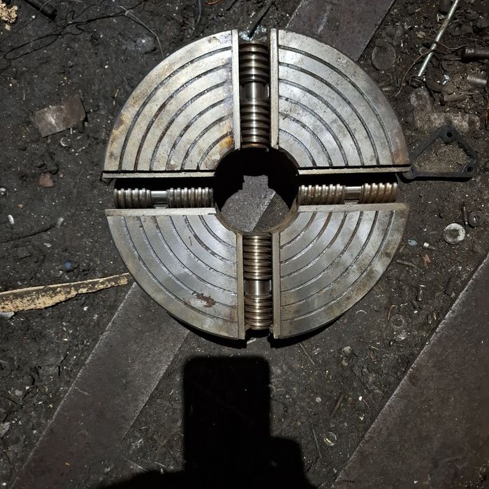 Продам токарный патроны 200мм