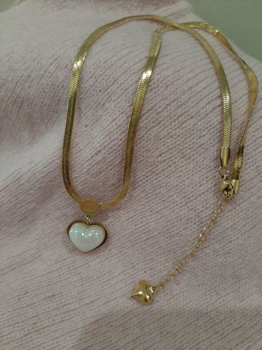 Colar / Fio dourado em Aço novo
