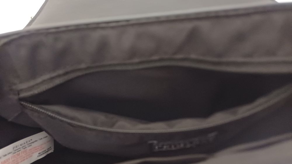 Mala preta com corrente (primark)