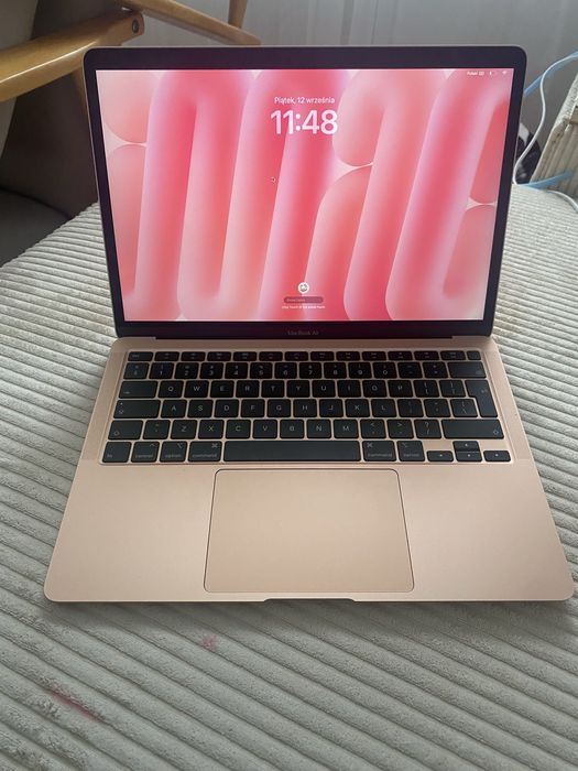 Macbook Air 13 I3 8GB 256SSD GOLD