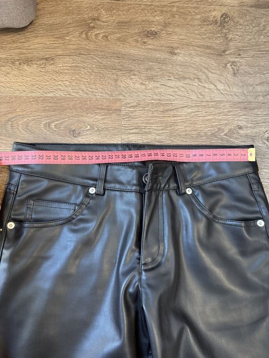 Чорні штани Zara під шкіру / екошкіра прямого крою