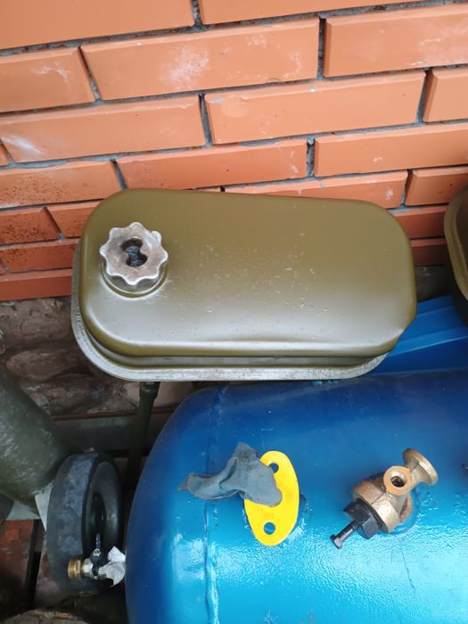 Продам бензобаки