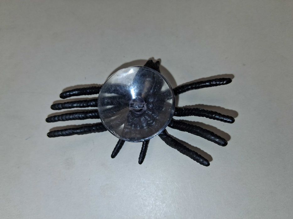 N087 Czarny Pająk Gumowy Plastikowy Na Przyssawkę Halloween Zabawka