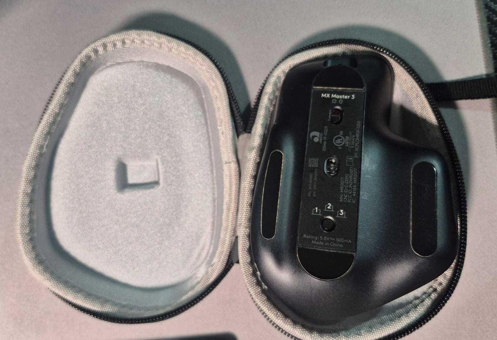 Rato Logitech MX Master 3 + case