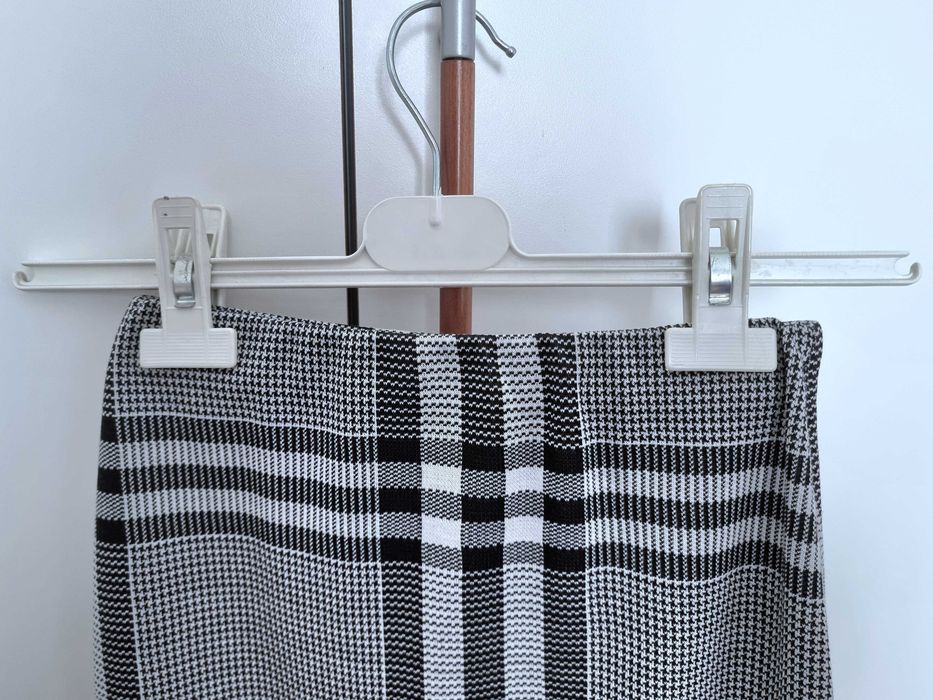 Saia midi justa com padrão branco e preto Primark,tam 32 - nunca usada