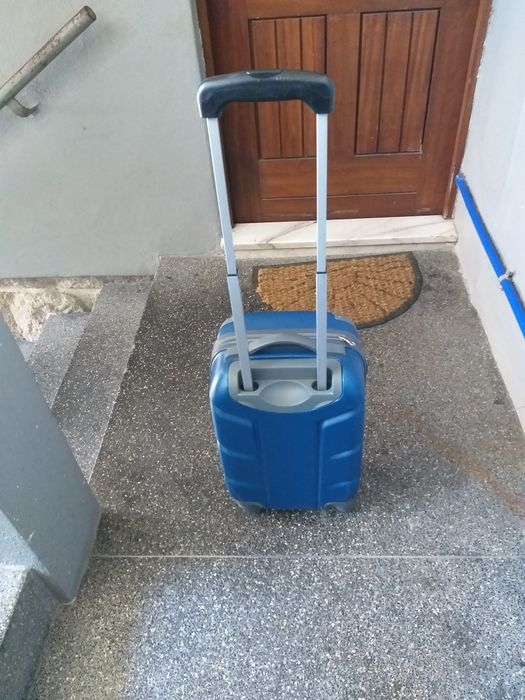 Mala de viagem rígida de cabine com 50  33 24 cm  20€ TM 961668672