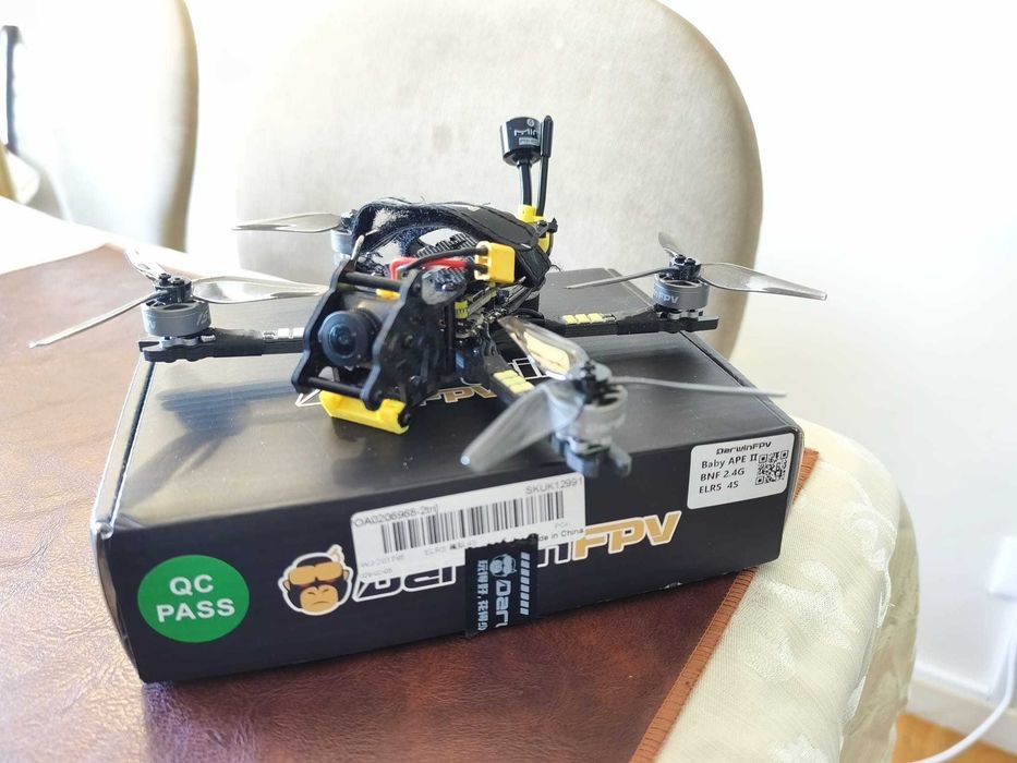 Drone FPV DarwinFPV Baby Ape II Analógico ( 4S )+ Upgrade Câmara Caddx Baby Ratel 2 + Antena RHCP