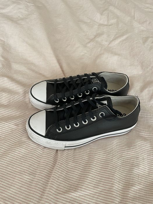 Chuck Taylor All Star com plataforma. Tecido pele.