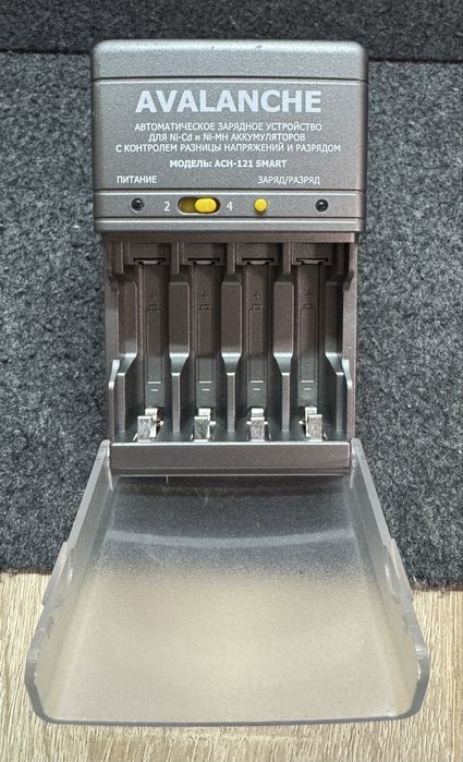 Зарядний пристрій Avalanche ACH-121 Smart для акумуляторів AA/AAA
