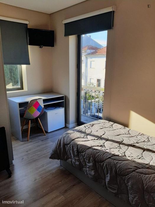 Quarto - localizado em Campanhã Porto