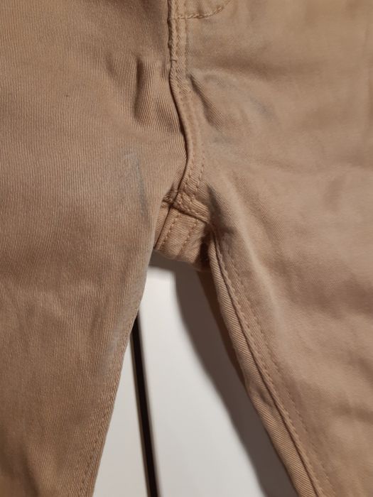 Beżowe spodnie Stradivarius