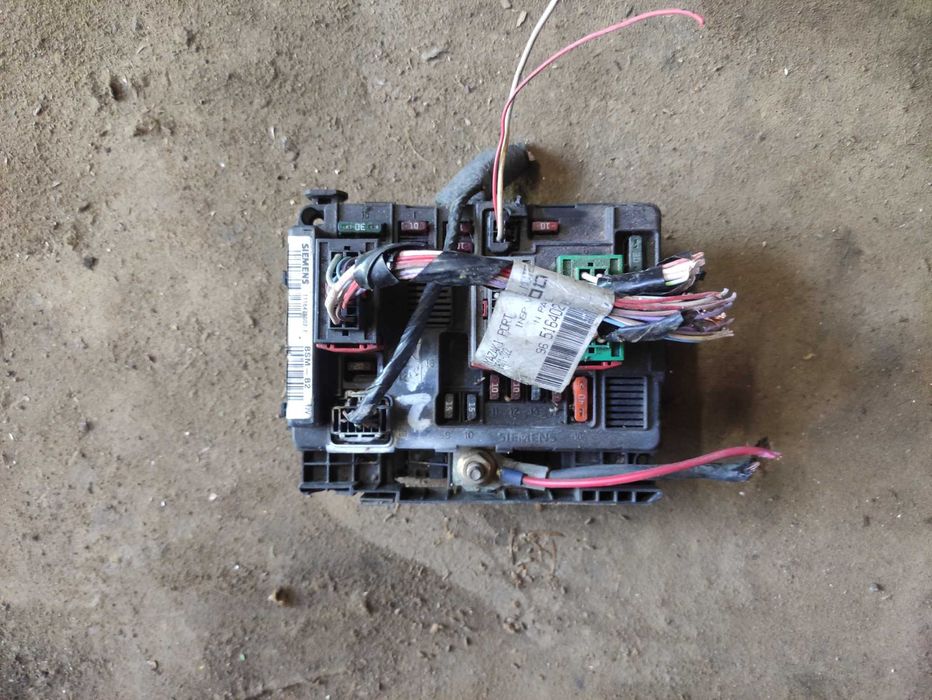 Блок запобіжників Citroen Berlingo 9643498980  Сітроен берлінго bsm b2