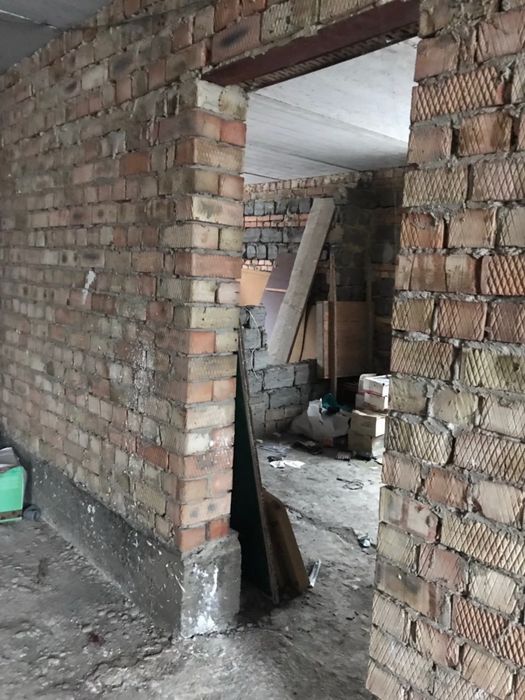 Продаж цегляного будинку