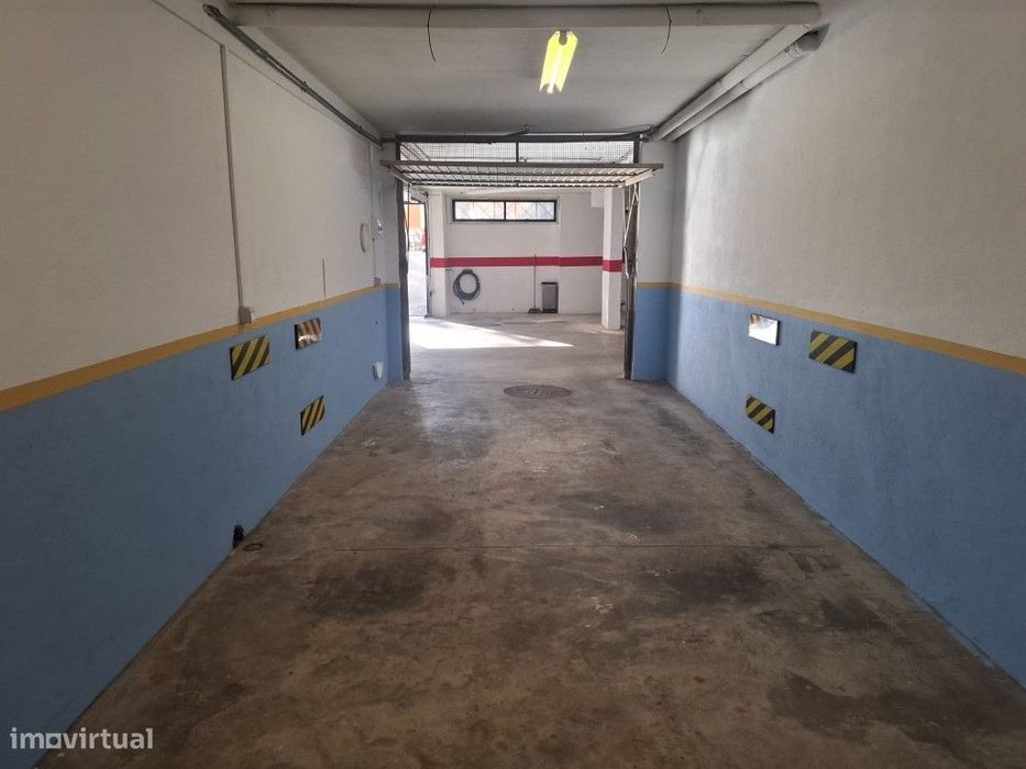 Garagem fechada Tapada Mercês Sintra
