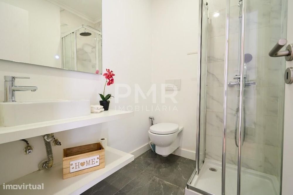 T2 remodelado com 2 casas de banho, em Benfica, próximo ao Califa e ao