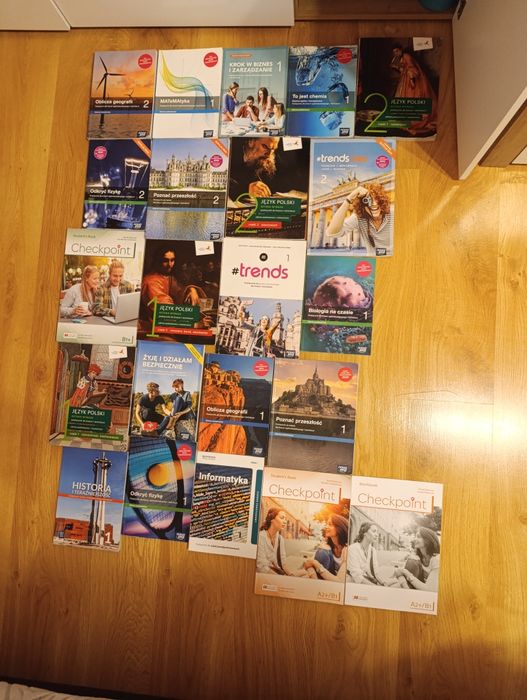 SPRZEDAM  książki do klasy 1 i 2 liceum/ technikum-stan bardzo dobr