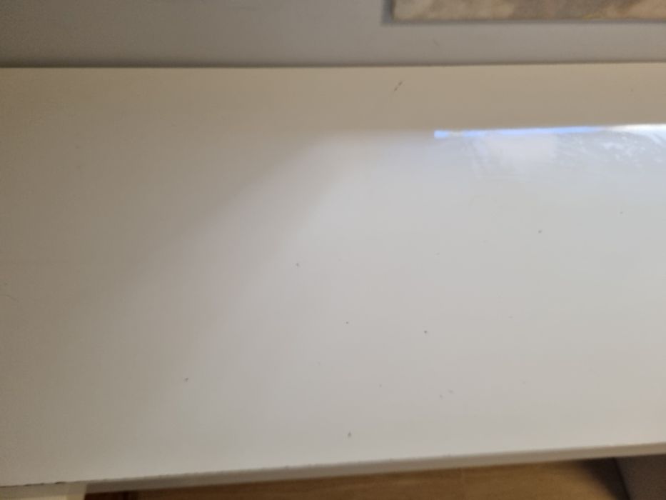 Secretária Malm com painel extraível