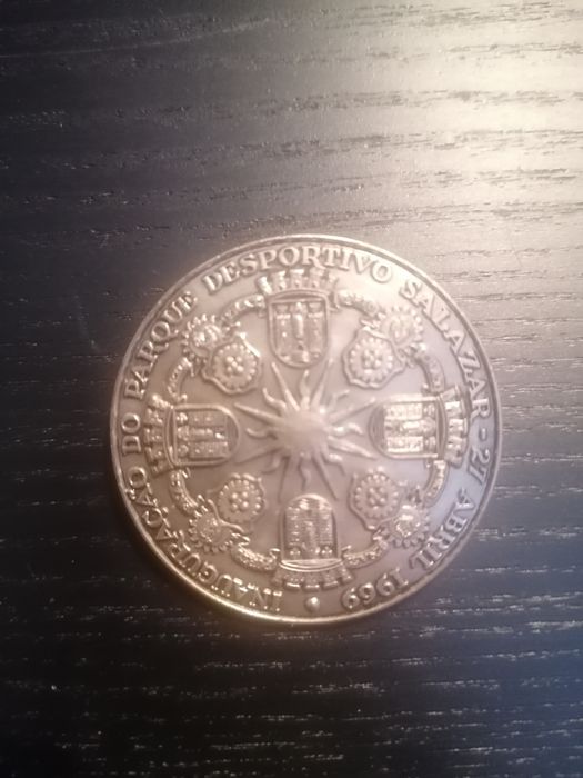 Medalha-crachat-inauguração do complexo desportivo Salazar 1969