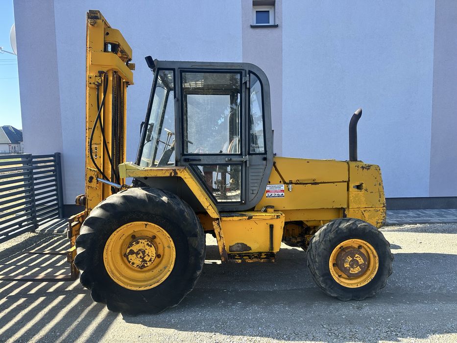 Wózek widlowy Terenowy 4x4 jcb 2,5t 4,9 m