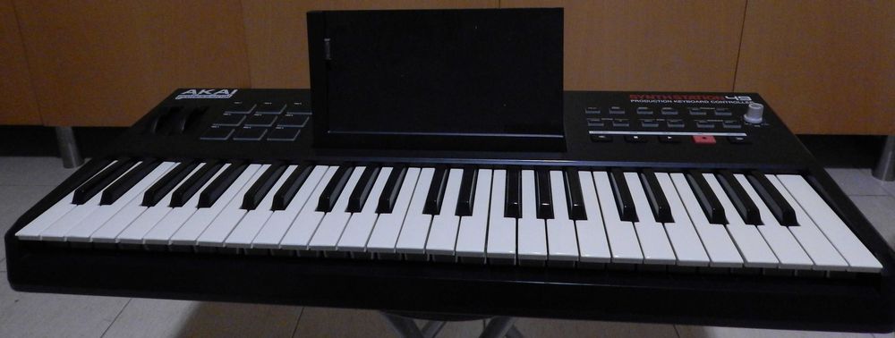 AKAI synthstation 49