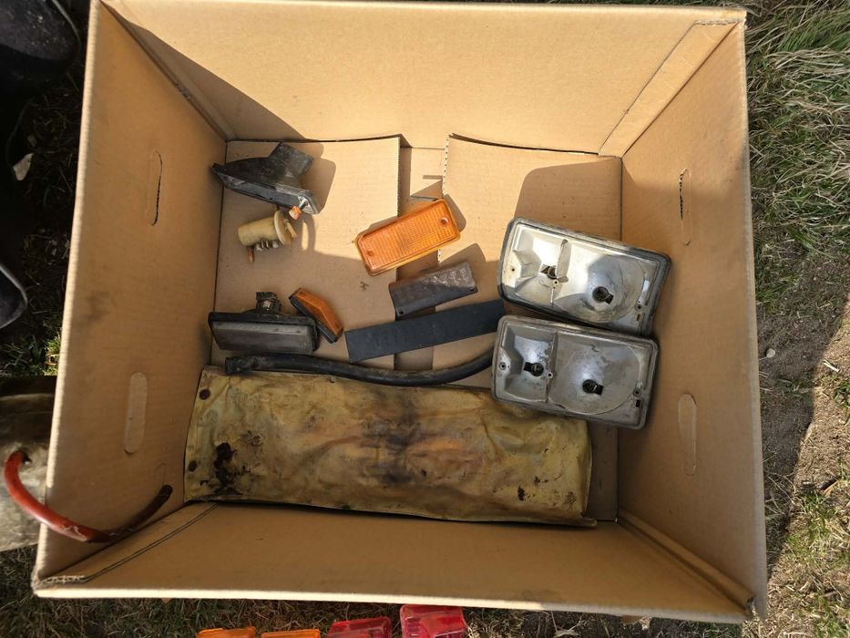 Fiat 125p bardzo duży zestaw części komplet szyby kanapy itp.