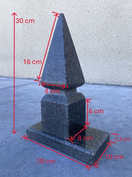 Pináculo em Granito Preto Polido – 30 cm