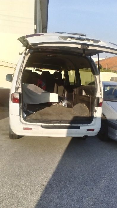 Transportes e mudanças (carrinha Hyunday H1)