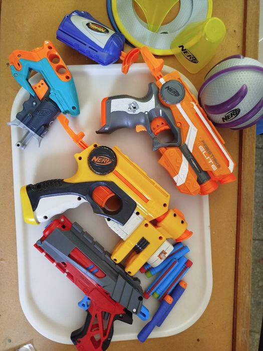 Conjunto de NERFs e acessórios