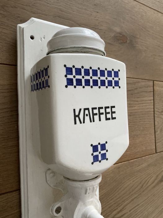 Stary młynek do kawy ceramika