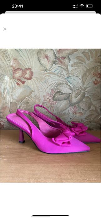 Нові яскраві туфлі