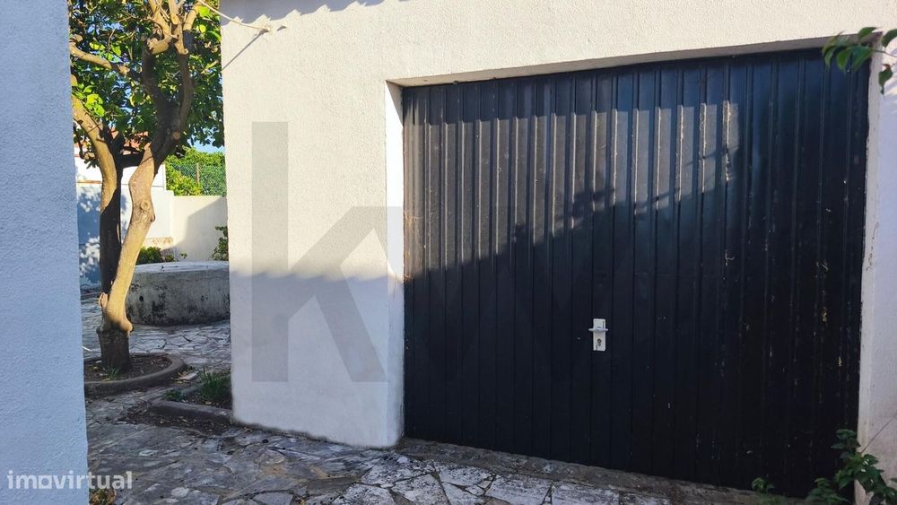 Encantadora Moradia T2 Unifamiliar com Garagem, Quintal e Churrasqueir