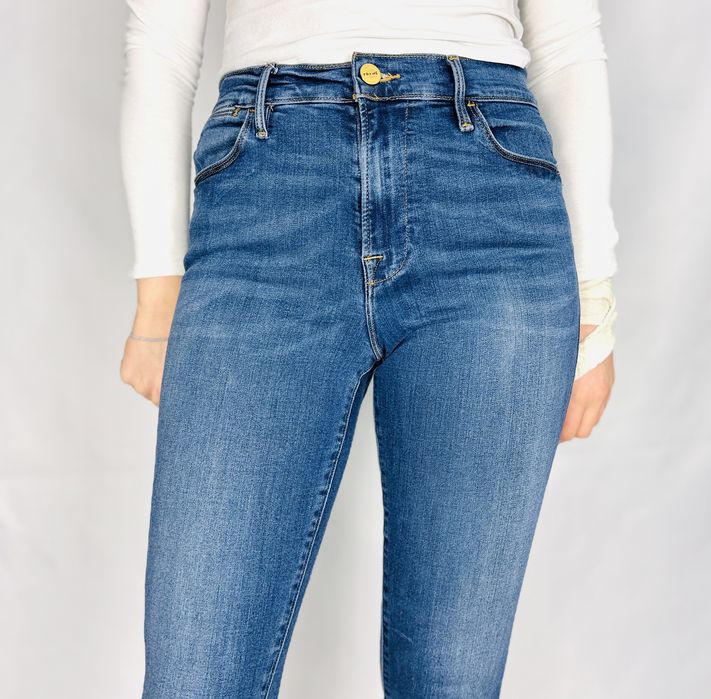 Niebieskie jeansy z postrzępionym brzegiem S 36