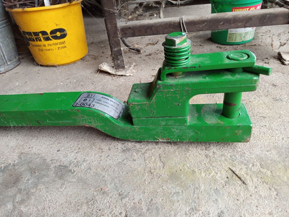 Zaczep dolny polowy John Deere