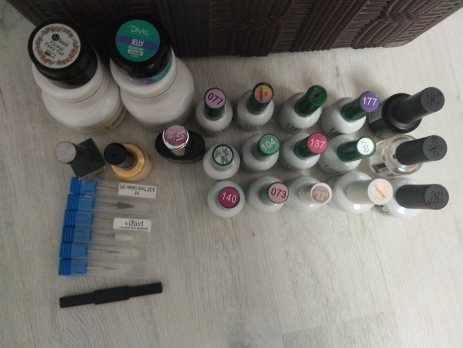 Продам набір гелів, гель-лаків та фрез