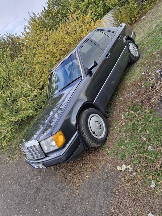Mercedes w124 в кузові седан 1992 року випуску