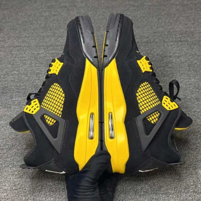 Jordan 4 Retro Thunder R.45