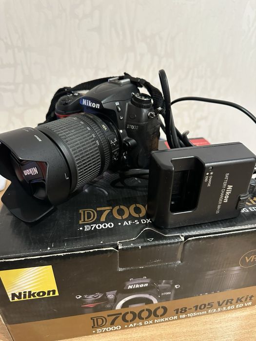 Продаю фотоапарат Дзеркальний фотоапарат Nikon D7000 Kit 18-105mm VR (Повний комплект)