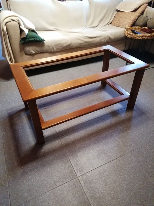 Mesa de centro em mogno sem vidros