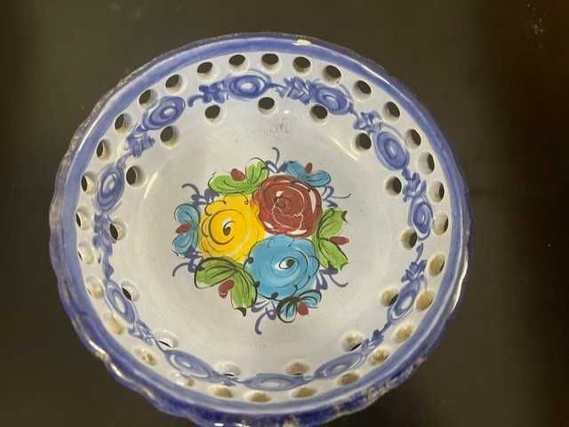 Conjunto de cerâmica artística portuguesa VESTAL – Alcobaça, produzido entre as décadas de 1950–60.