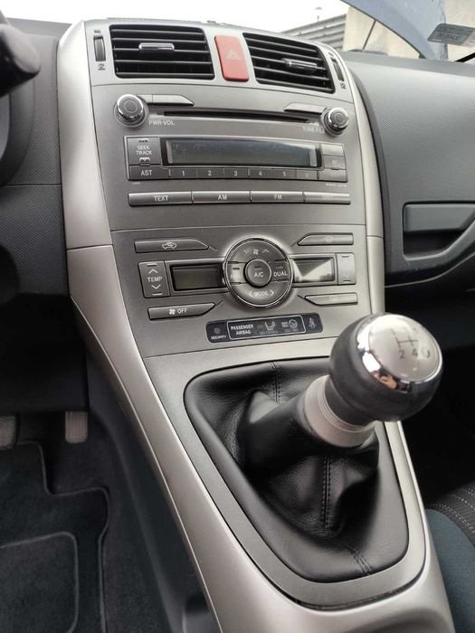 Sprzedam Toyota AURIS E15 124KM LPG PPF piękny nowe lampy długie OC