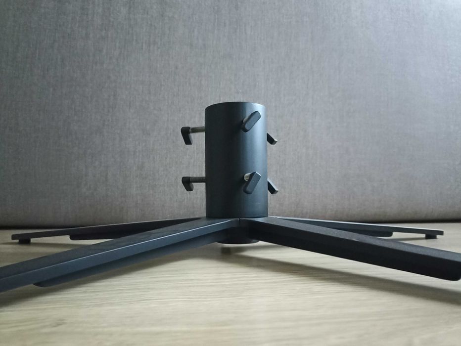 Masywny stojak reklamowy