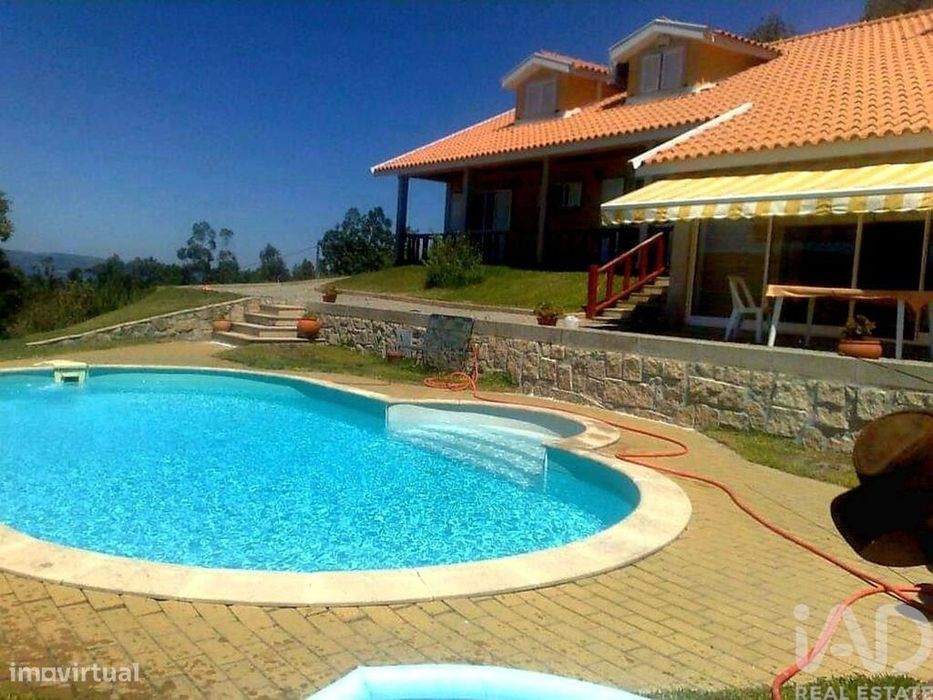 Moradia isolada T4 em Baião e Mesquinhata de 294 m2