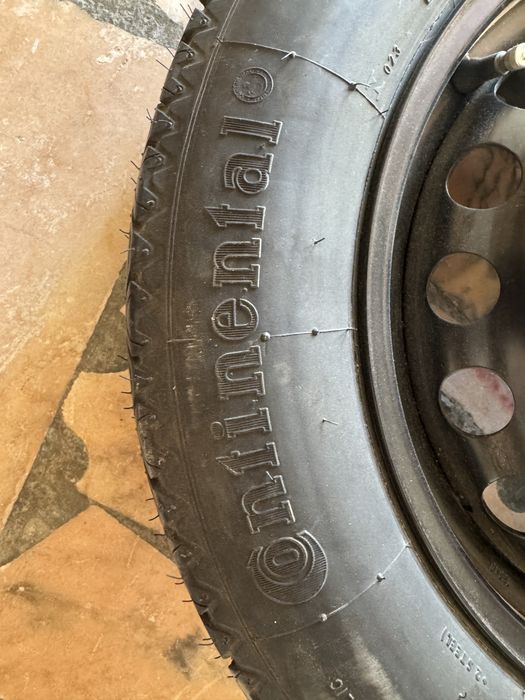 Pneu suplente nunca usado
